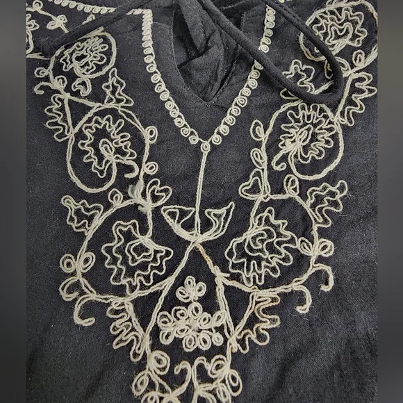 Boho Black Peasant Top with Cream Embroidery – Size Large (No Tag) - Picture 2 of 3